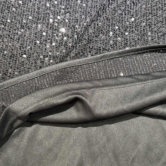 SEQUIN Short Sleeve Top, Round neck, Fully Lined, Black Size XL - Picture 7 of 8